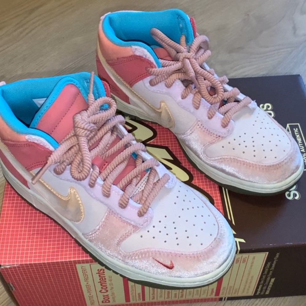Nike Dunk Strawberry Milk